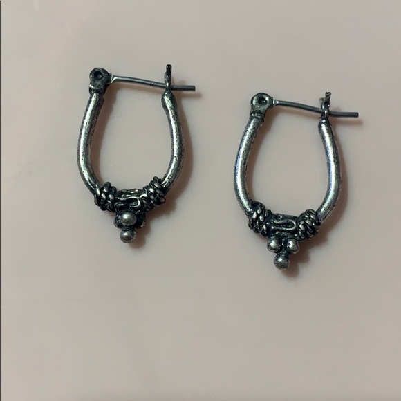 Urban Outfitters Jewelry - ⭐️NWOT UO Silver Earrings⭐️